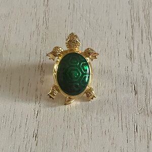 Vintage Avon Turtle Brooch Green Cabochon Gold Tone Animal Pin